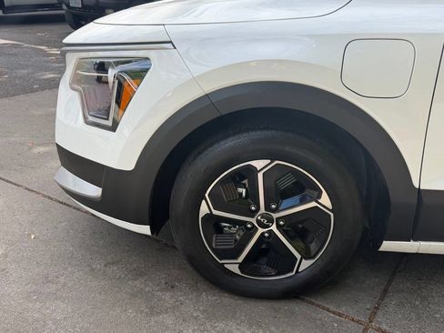 Certified 2025 Kia Niro EX w/ EX Cold Weather Package FWD image 9