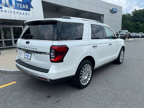 Used 2024 Ford Expedition Limited AWD/4WD image 6