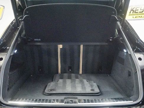 Used 2022 Porsche Cayenne Platinum Edition image 26