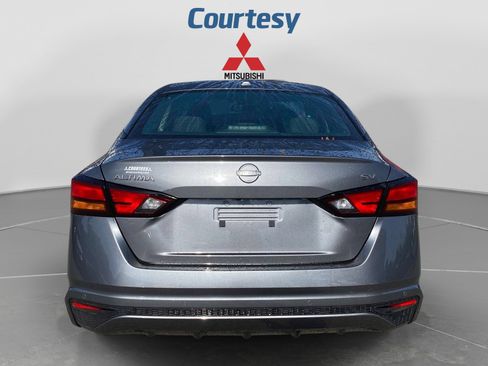 Used 2024 Nissan Altima 2.5 SV FWD image 4