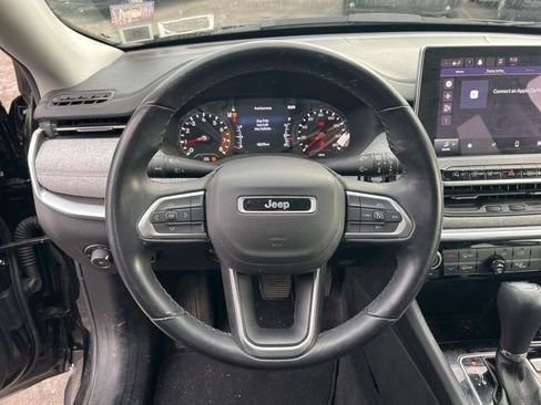 Used 2022 Jeep Compass Latitude w/ Sun and Sound Group AWD/4WD image 16