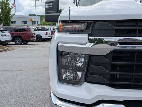 Used 2025 Chevrolet Silverado 2500 LT w/ Convenience Package AWD/4WD image 10