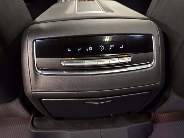 Used 2022 Cadillac Escalade Premium Luxury AWD/4WD image 23