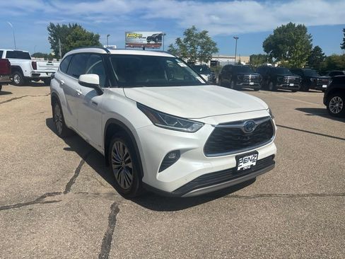 Used 2020 Toyota Highlander Limited AWD/4WD image 3