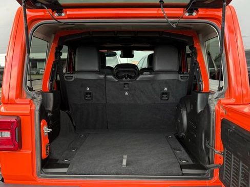 Used 2019 Jeep Wrangler Unlimited Sahara w/ Advanced Safety Group AWD/4WD image 25