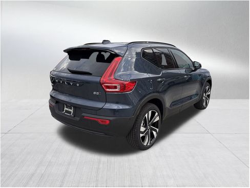New 2026 Volvo XC40 B5 Ultra image 5
