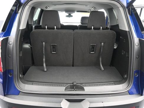 Used 2023 GMC Acadia SLE w/ Driver Convenience Package image 16