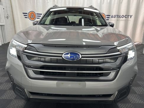 Used 2025 Subaru Forester Premium image 4