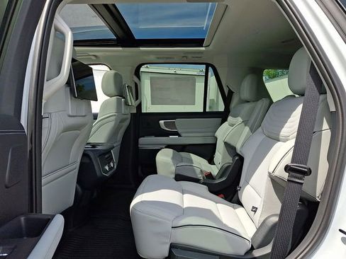 New 2026 Ford Expedition Platinum image 5