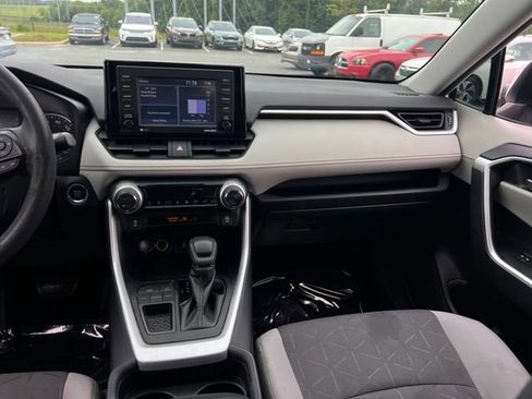 Used 2020 Toyota RAV4 XLE FWD image 14
