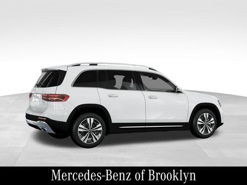 Certified 2026 Mercedes-Benz GLB 250 4MATIC image 21