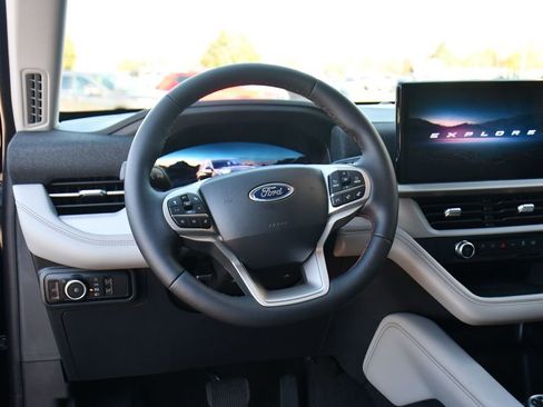 Used 2026 Ford Explorer Active w/ Active Comfort Package image 12