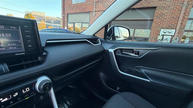 Used 2020 Toyota RAV4 XLE w/ Convenience Package FWD image 34