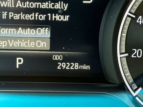 Used 2023 Toyota Venza LE image 18