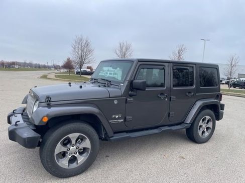 Used 2018 Jeep Wrangler Unlimited Sahara w/ Dual Top Group image 6