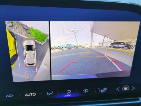 Used 2025 Chevrolet Equinox EV LT w/ Convenience Package image 20