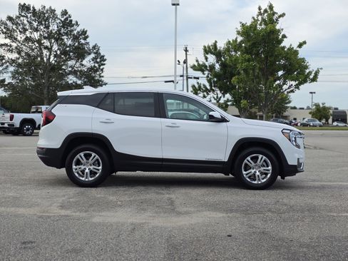 Used 2024 GMC Terrain SLE image 8