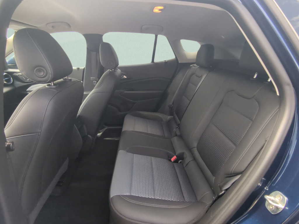 Used 2024 Chevrolet Trax LT w/ LT Convenience Package FWD image 11