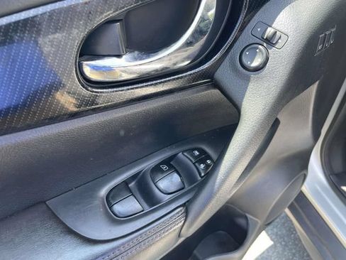 Used 2019 Nissan Rogue SL FWD image 21