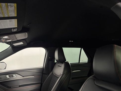 Used 2025 Ford Explorer ST-Line w/ ST-Line Street Pack image 23