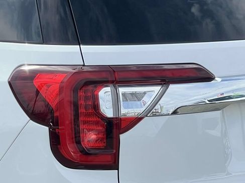 Certified 2023 GMC Acadia SLT w/ Preferred Package AWD/4WD image 10
