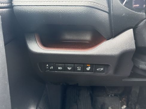 Used 2019 Toyota RAV4 Limited image 26