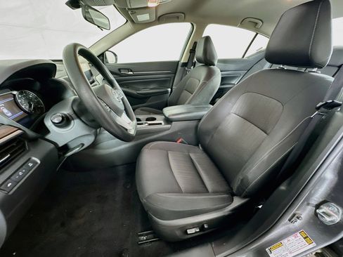 Used 2025 Nissan Altima 2.5 SV FWD image 13