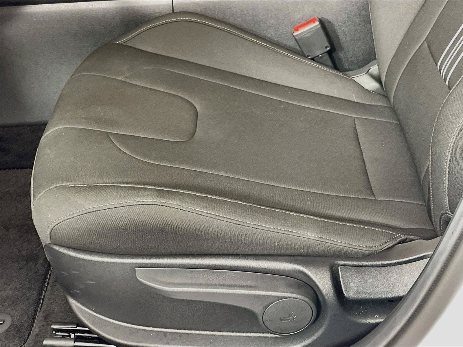 Used 2026 Hyundai Elantra SEL FWD image 24