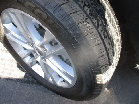 Used 2024 Ford Expedition XLT image 7