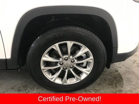 Certified 2022 Jeep Cherokee Latitude Lux w/ Sun & Sound Group image 47