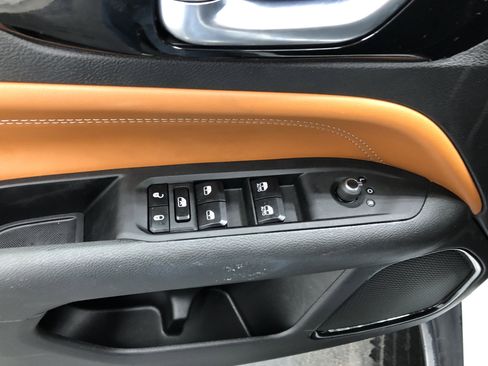 Used 2024 Jeep Compass Limited image 17