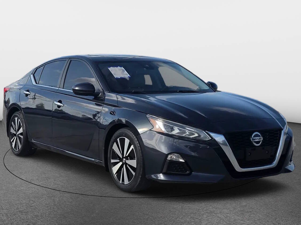 Used 2022 Nissan Altima 2.5 SV w/ SV Premium Package FWD image 2