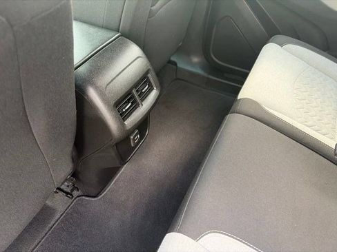 Used 2022 Chevrolet Equinox LT w/ Driver Convenience Package FWD image 32