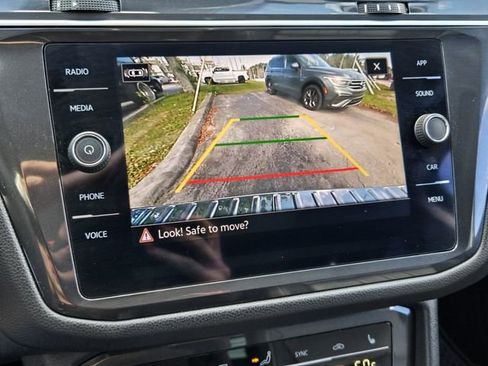 Certified 2024 Volkswagen Tiguan SE w/ Panoramic Sunroof Package FWD image 22