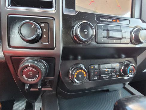 Used 2019 Ford F150 XLT w/ Equipment Group 302A Luxury AWD/4WD image 17
