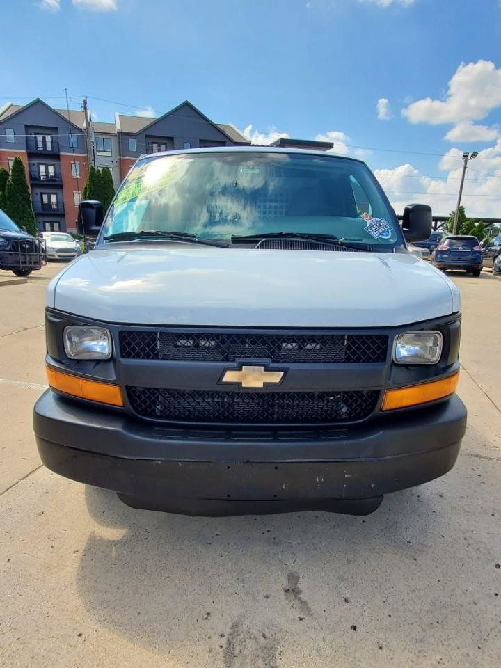 Used 2014 Chevrolet Express 3500 Extended RWD image 2