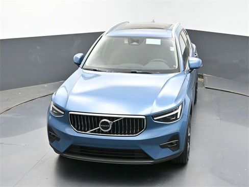 New 2024 Volvo XC40 B5 Plus w/ Protection Package Premier image 34