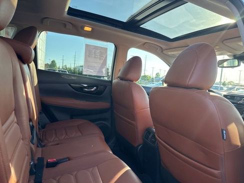 Used 2019 Nissan Rogue SL w/ Premium Package FWD image 24