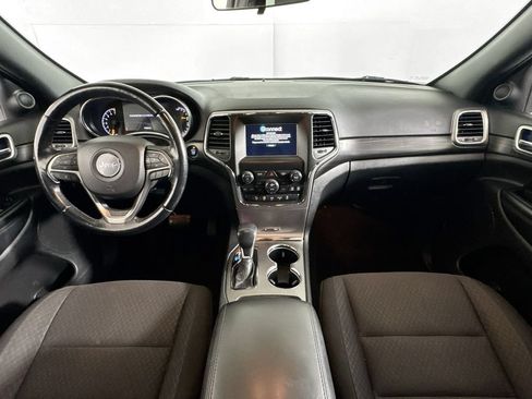 Used 2020 Jeep Grand Cherokee Laredo AWD/4WD image 27