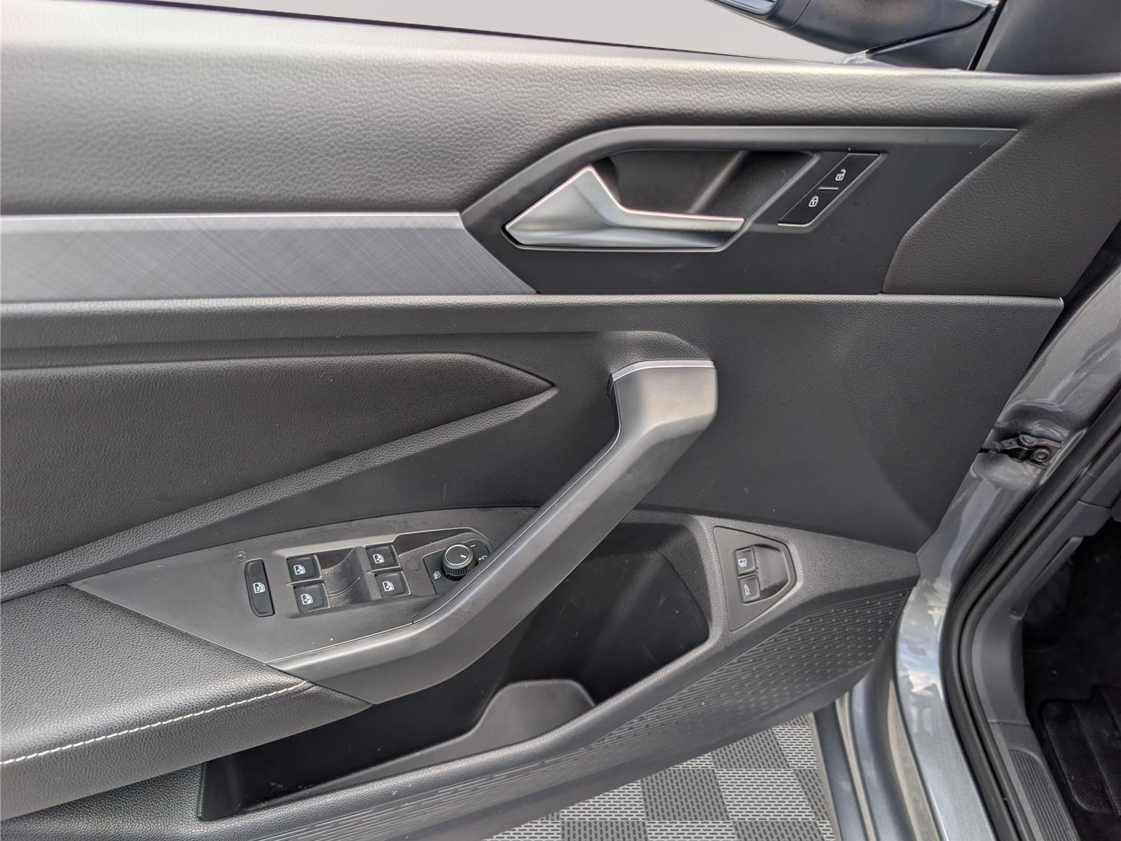 Used 2023 Volkswagen Jetta SE w/ Panoramic Sunroof Package FWD image 19