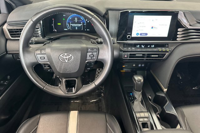 Used 2025 Toyota Camry SE FWD image 16