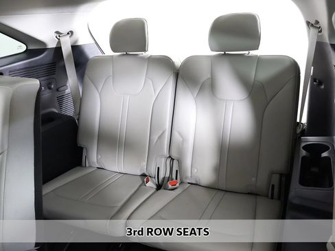 Used 2023 Kia Sorento S w/ Panoramic Sunroof Package FWD image 9