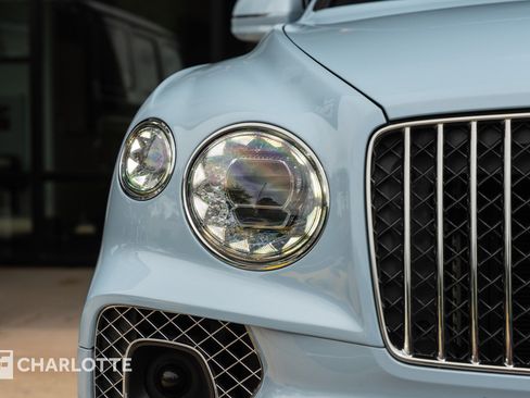 Used 2023 Bentley Bentayga Extended Wheelbase image 3