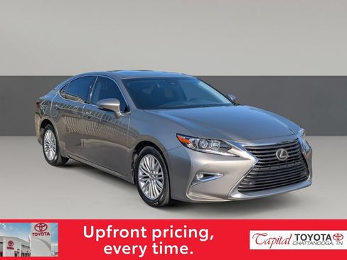 Used 2017 Lexus ES 350 w/ Premium Package FWD image 2