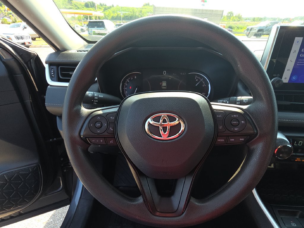 Used 2024 Toyota RAV4 XLE AWD/4WD image 17