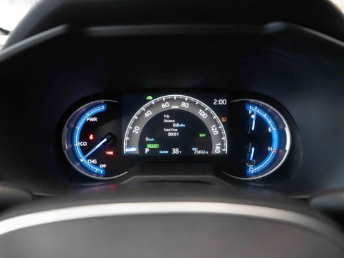 Used 2023 Toyota RAV4 SE image 17