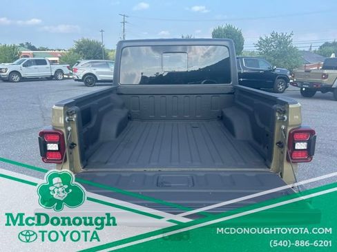 Used 2025 Jeep Gladiator Sport AWD/4WD image 7