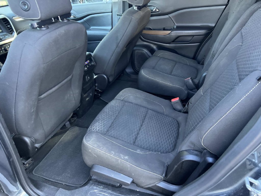 Used 2019 GMC Acadia SLE w/ Driver Alert Package I FWD image 11