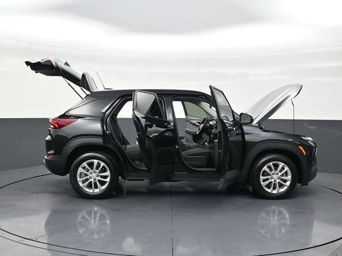 Used 2025 Chevrolet TrailBlazer LS FWD image 30