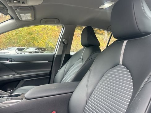 Used 2024 Toyota Camry SE image 17